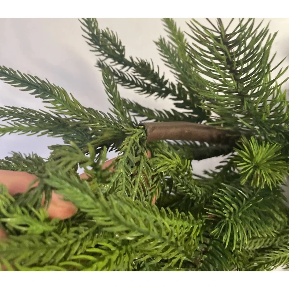Lot Of Two 4ft Christmas Pine Garlands (Total Of 8ft)